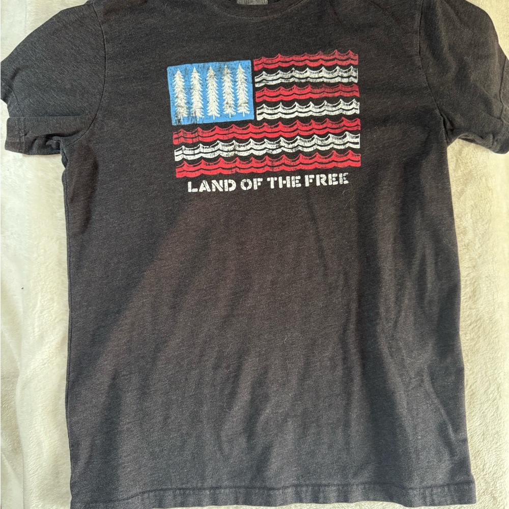 State of Mind Black and Red Short Sleeve Tee with Vintage Design Men’s Medium